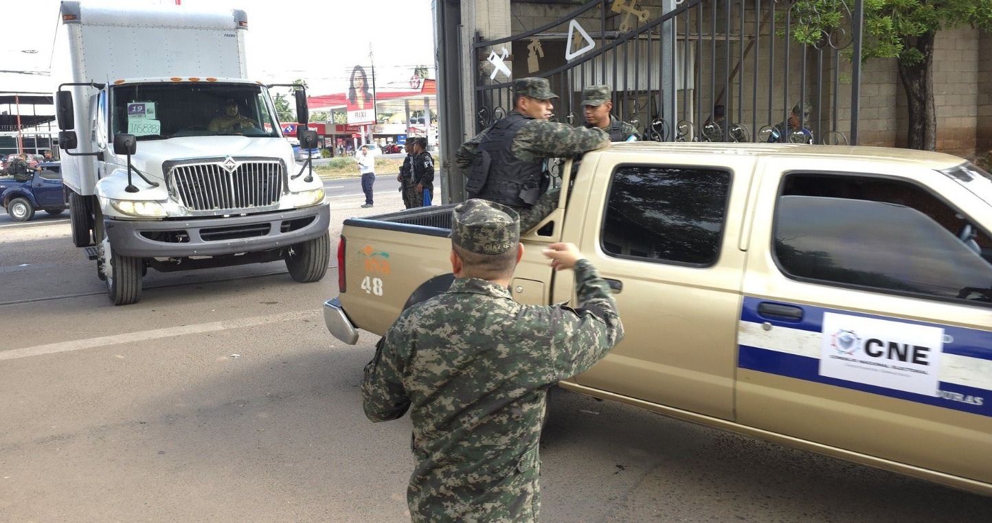 FF. AA. reporta un avance de más del 35 % en el retorno del material electoral al Centro Logístico...